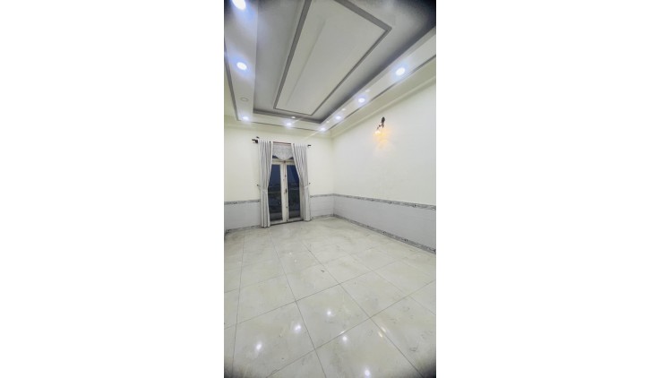 NHÀ ĐẸP, NỘI THẤT CAO CẤP, KHU DÂN TRÍ CAO XD  ĐỒNG BỘ GẦN CHỢ HIỆP THÀNH.